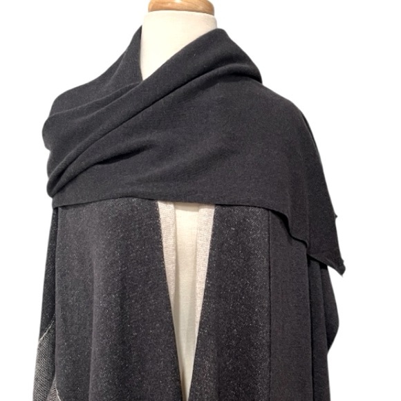 NIC + ZOE Sweater Wrap Attached Scarf Dark Gray Cream One Size - Picture 3 of 14